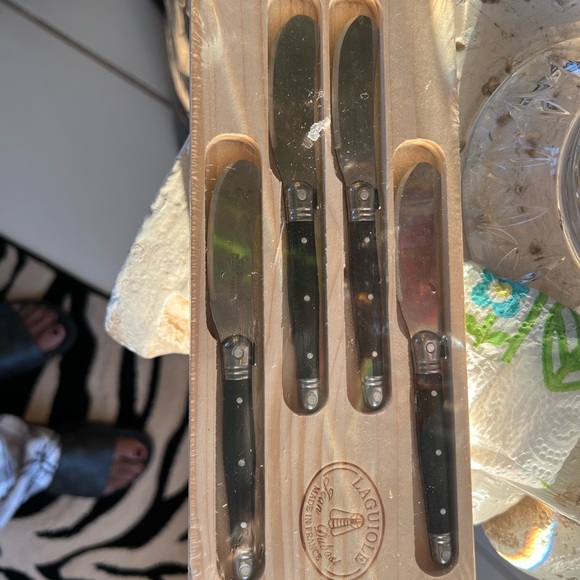 Laguiole Inox France Cheese/Butter Knives Set of 4 Black - Picture 3 of 6